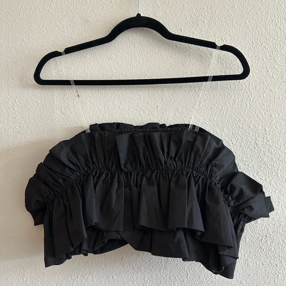 A9 - 478 Vestique black ruffle crop top size largeNWT